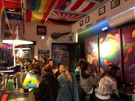 cuarto oscuro sevilla|5 pubs de ambiente gay en Sevilla